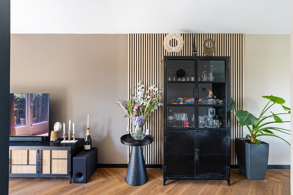Foto - Verkocht onder voorbehoud: wonen aan het water met luxe, rust en een eigen aanlegsteiger!
